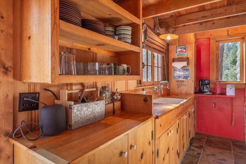 Coziest Cabin In Tahoe W Stone Fireplace Comfy Beds Close To Slopes & Lake Carnelian Bay Bagian luar foto