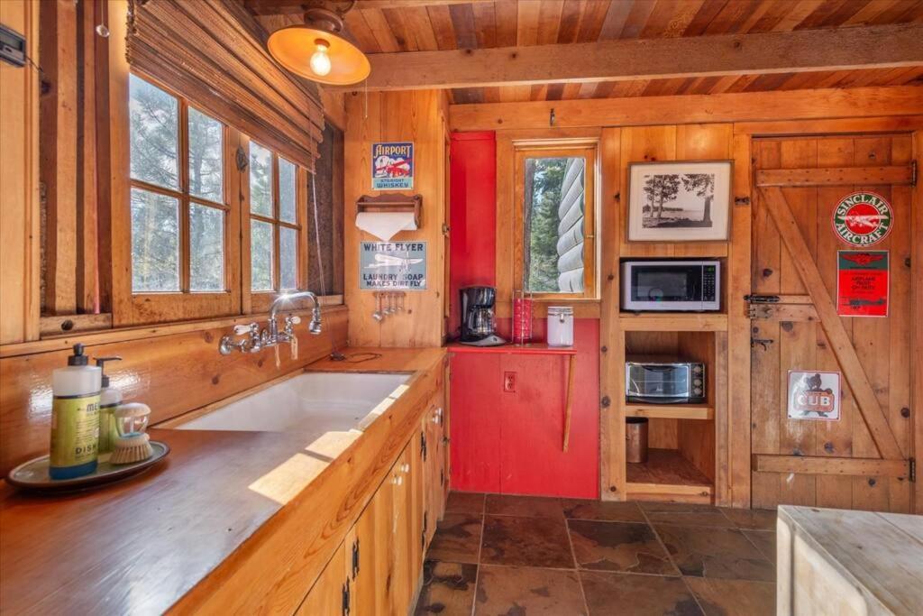 Coziest Cabin In Tahoe W Stone Fireplace Comfy Beds Close To Slopes & Lake Carnelian Bay Bagian luar foto