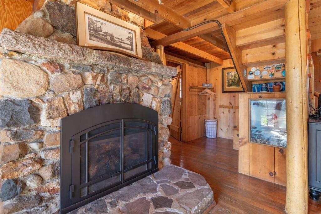 Coziest Cabin In Tahoe W Stone Fireplace Comfy Beds Close To Slopes & Lake Carnelian Bay Bagian luar foto