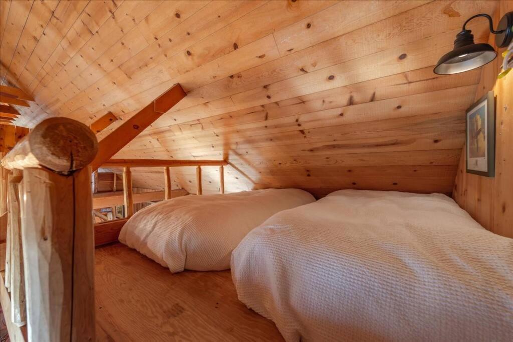 Coziest Cabin In Tahoe W Stone Fireplace Comfy Beds Close To Slopes & Lake Carnelian Bay Bagian luar foto