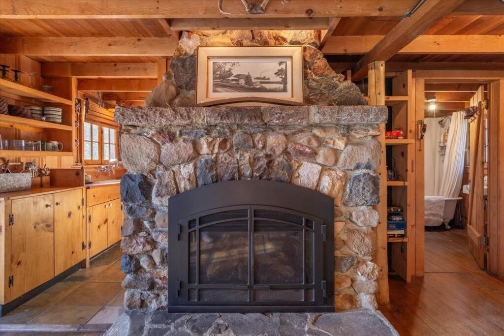 Coziest Cabin In Tahoe W Stone Fireplace Comfy Beds Close To Slopes & Lake Carnelian Bay Bagian luar foto