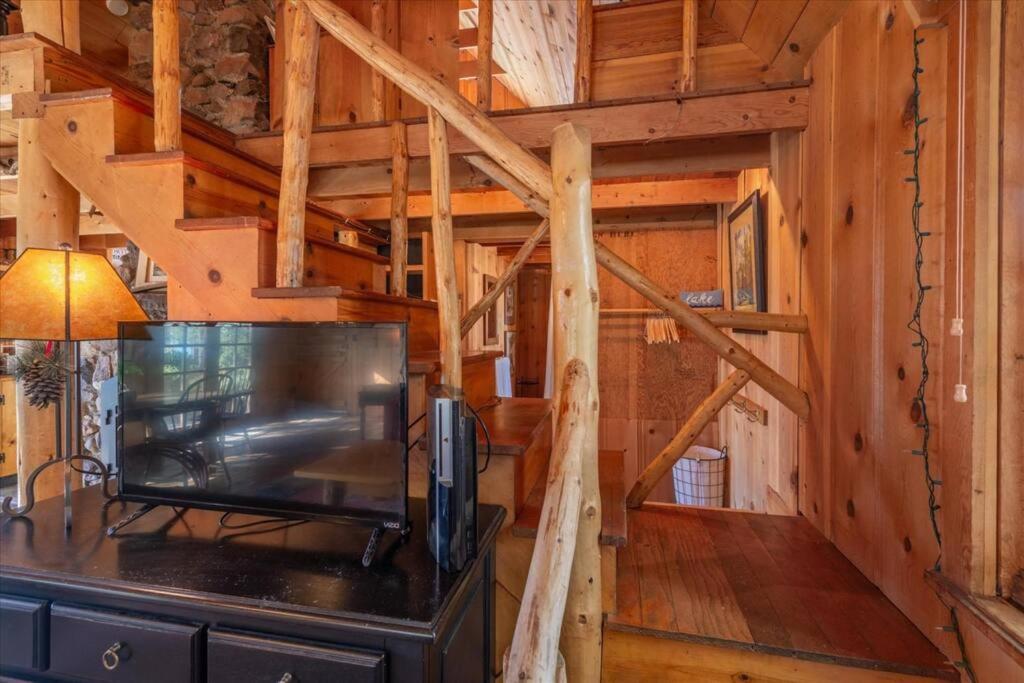 Coziest Cabin In Tahoe W Stone Fireplace Comfy Beds Close To Slopes & Lake Carnelian Bay Bagian luar foto